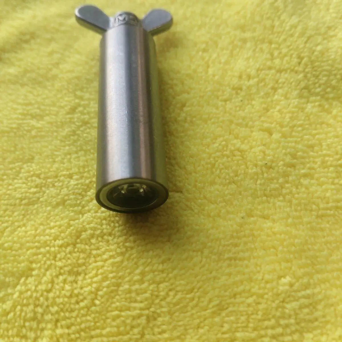 Outdoor manual crank-powered flashlight, power bank, emergency disaster prevention equipment