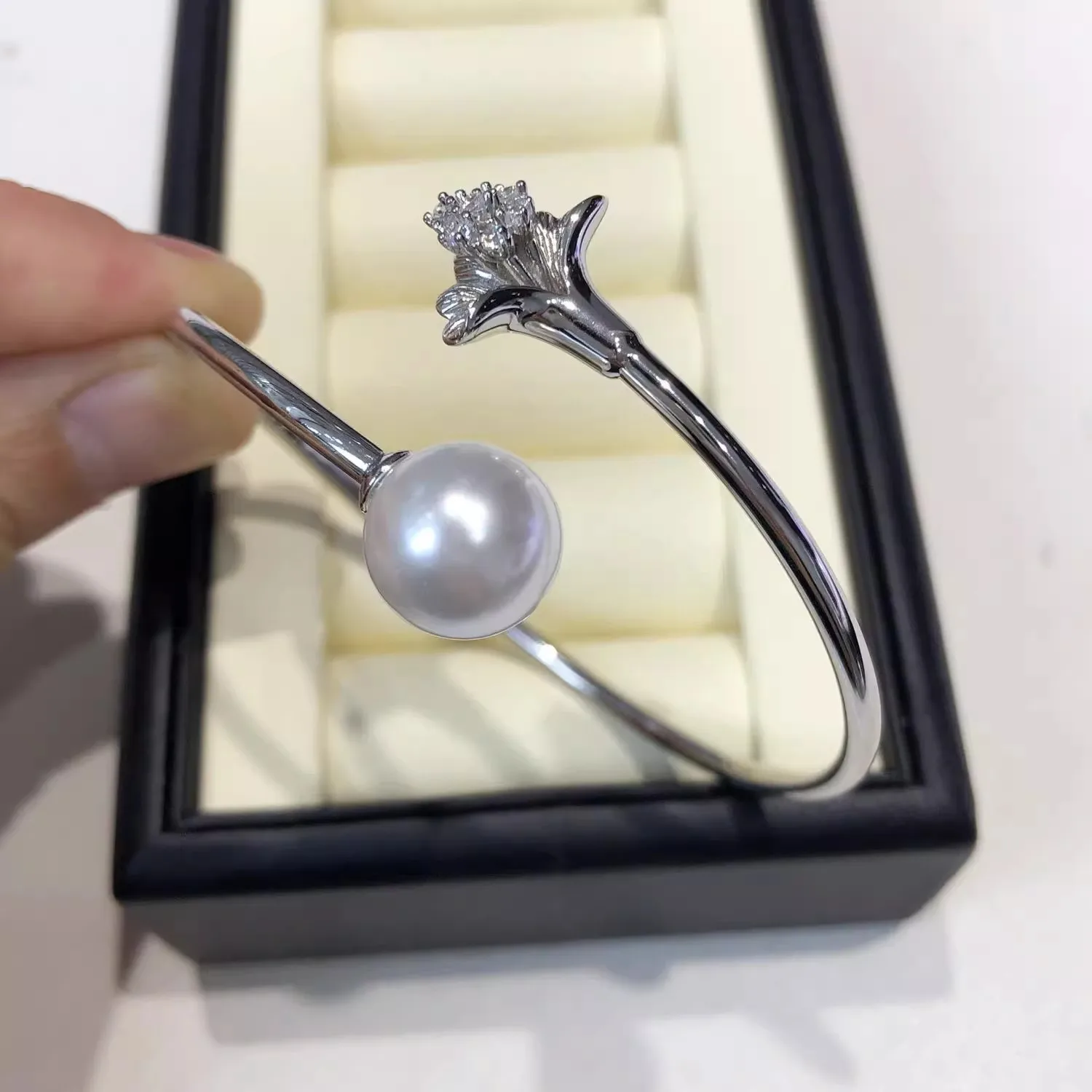 

MeiBaPJ 10mm Natural Round Pearl Fashion Bracelet Bangle for Women Charm Fine Wedding Jewelry