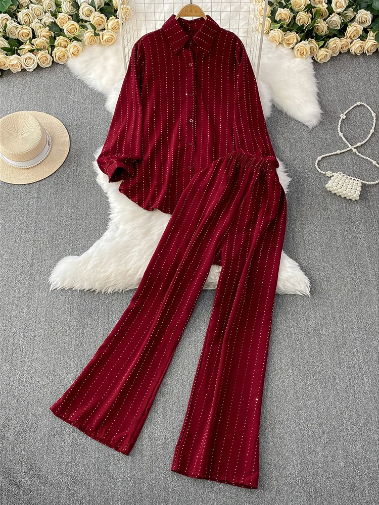 

2025 Новая модная свободная рубашка с длинным рукавом и солнцезащитным кремом с ромбовидным воротником, тонкие широкие брюки с высокой талией, комплект из двух предметов