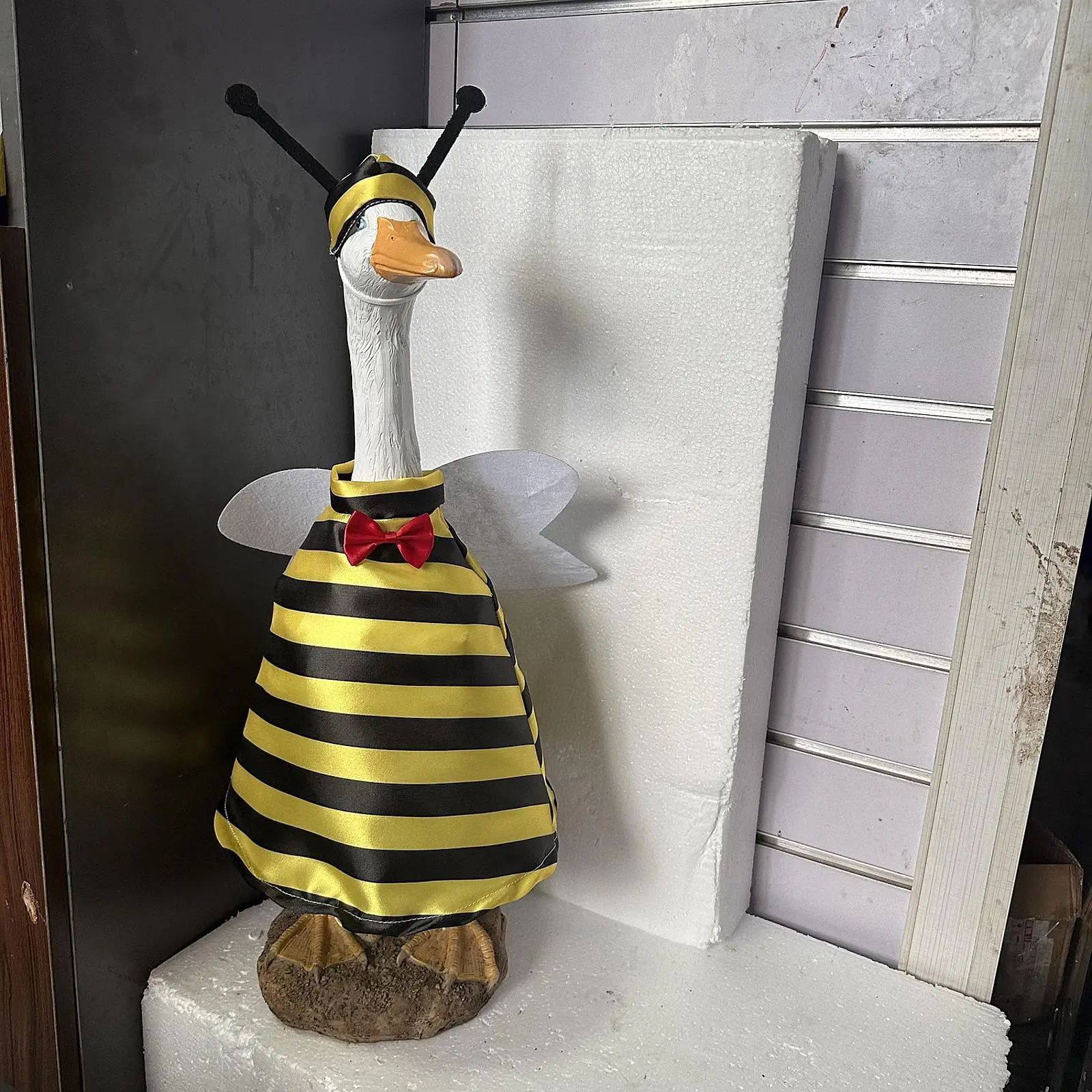 

Наряд пчелиного гуся подходит для статуи 23 дюйма H, милый креативный костюм гуся для праздника, двора, сада, уличного двора