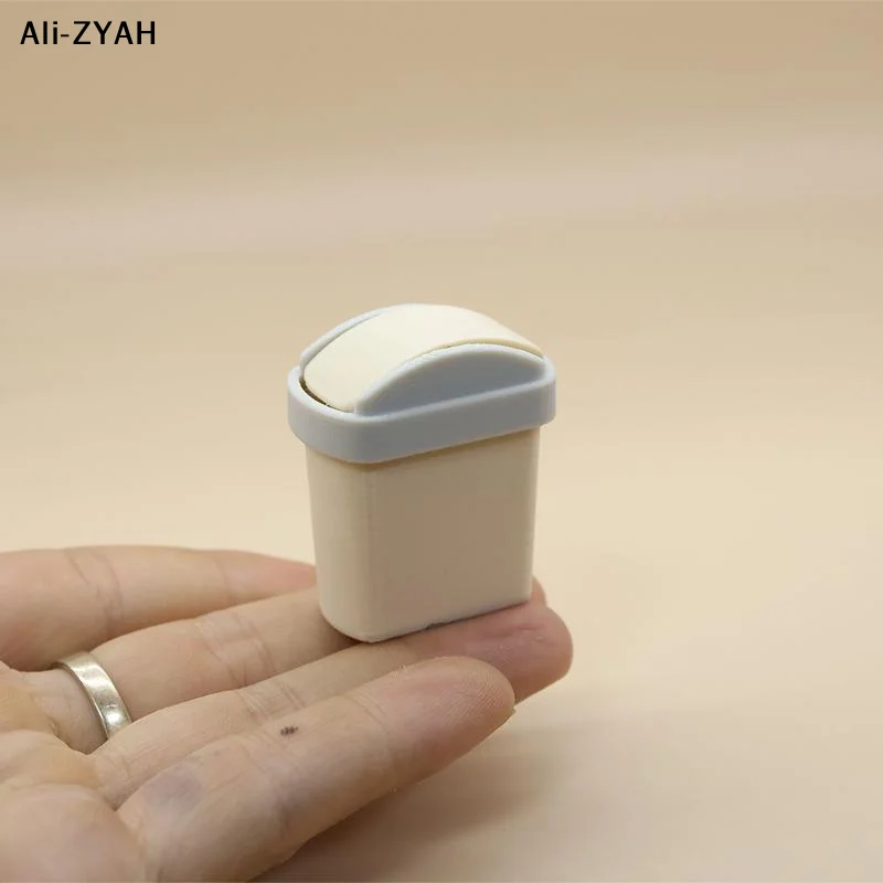 HMA76-1 szt. Mini Kosz na Śmieci z Klapką, Miniaturowy Model Zabawki, Akcesoria do Domku dla Lalek, Symulacja Mini Kosza na Odpady