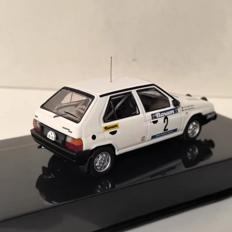 

IXO 1:43 Scale Favorit 136L #2 1989 Alloy Simulation Car Model Static Collection Decorated Holiday Gifts Toys