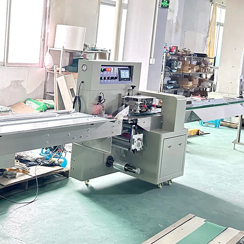Customized Horizontal Pillow Flow Packaging Cake Food Bread Cake Packing Machine