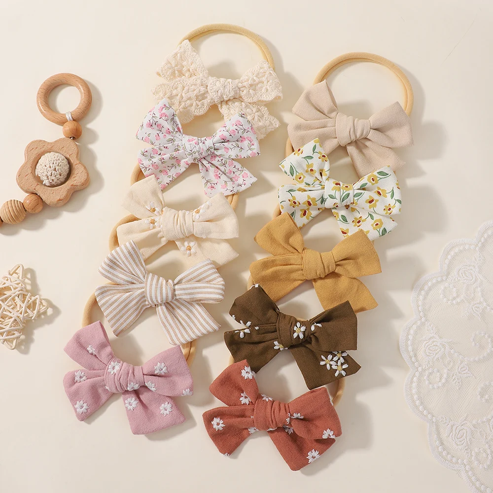 

10 шт./компл., мягкие хлопковые эластичные повязки на голову с цветочными бантами для новорожденных, детские головные уборы, нейлоновый материал, аксессуары для маленьких девочек