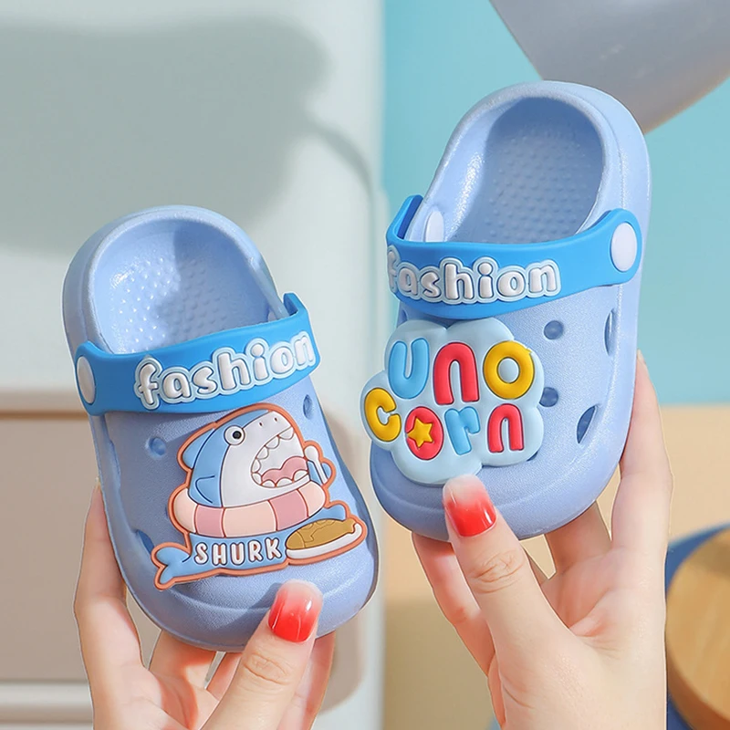 Sommers andalen Garten Clogs Schuhe Jungen Mädchen Strand Hausschuhe Kinder leichte weiche süße Cartoon Slip auf Panto letten Kinder sandalen