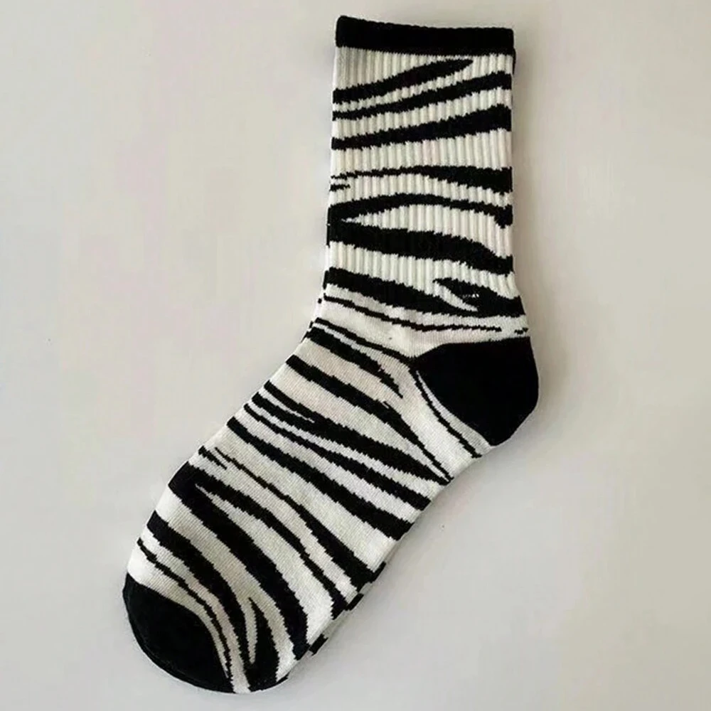 2 Pairs Women Cartoon Mid Tube Socks Fashionable Cow Zebra Print Pattern College Style Cute Comfortable Casual Round Neck Socks