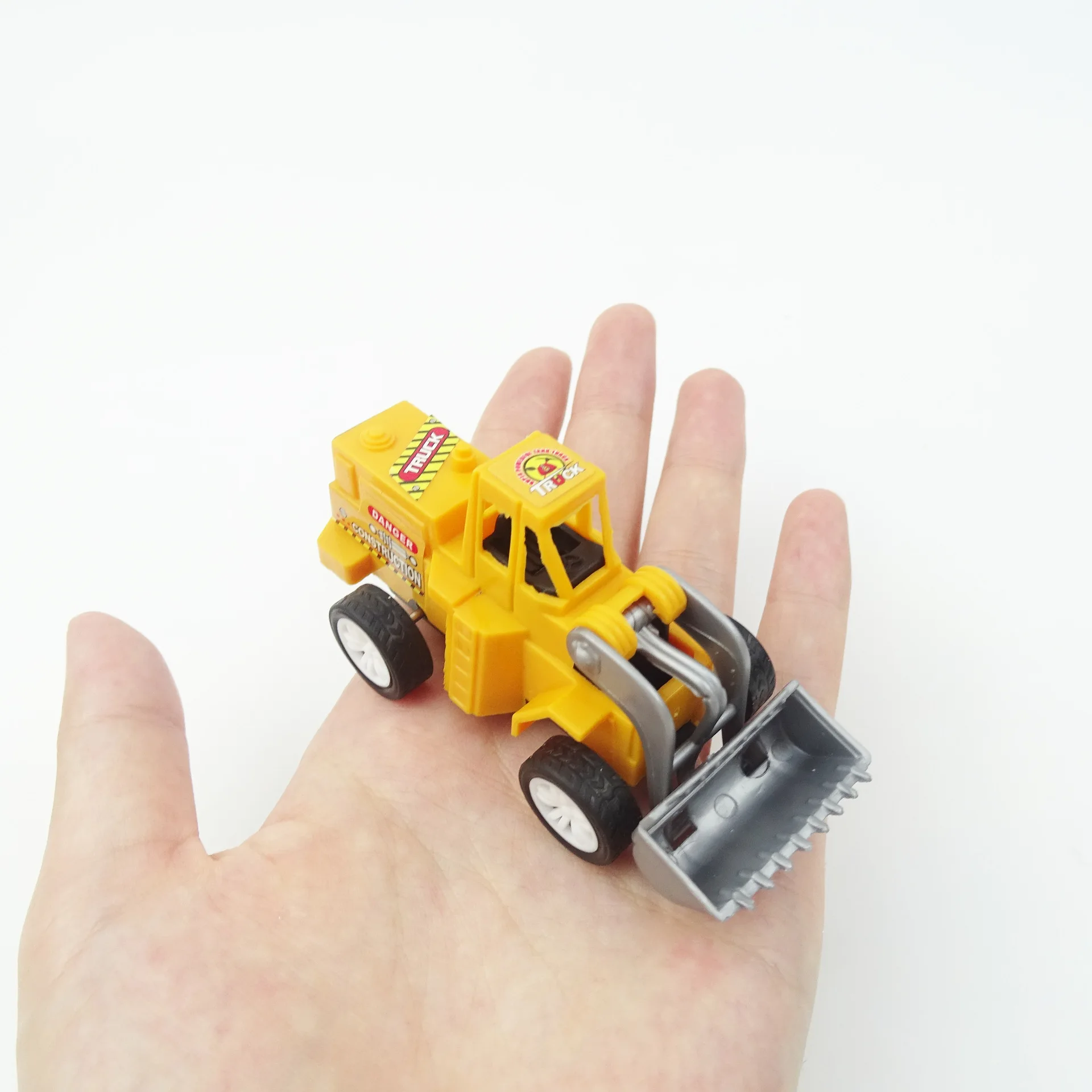 5Pcs Kids Pull Back Car Toys Mini Plastic Simulation Engineering Car Toy giunti mobile Fun Twisted Egg Car Boy Gift Inertia Car