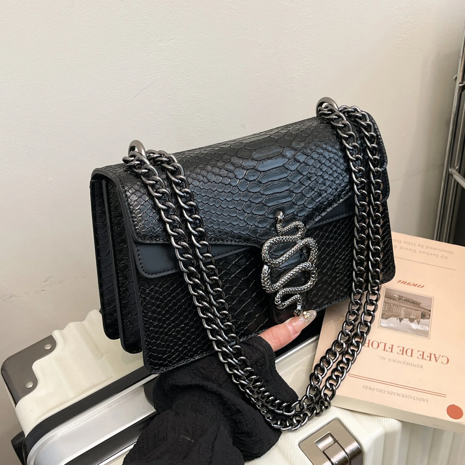 

2025 New High-End Alligator Pattern Chain Bag - Women's Small Square Shoulder Underarm Messenger