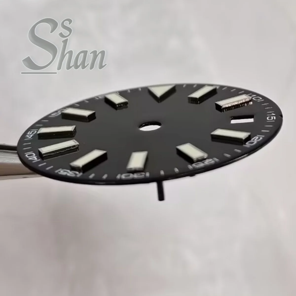 29mm quartz watch dial luminous scale and 3-point calendar window buckle are suitable for RONDA 515 movement quartz watch parts.