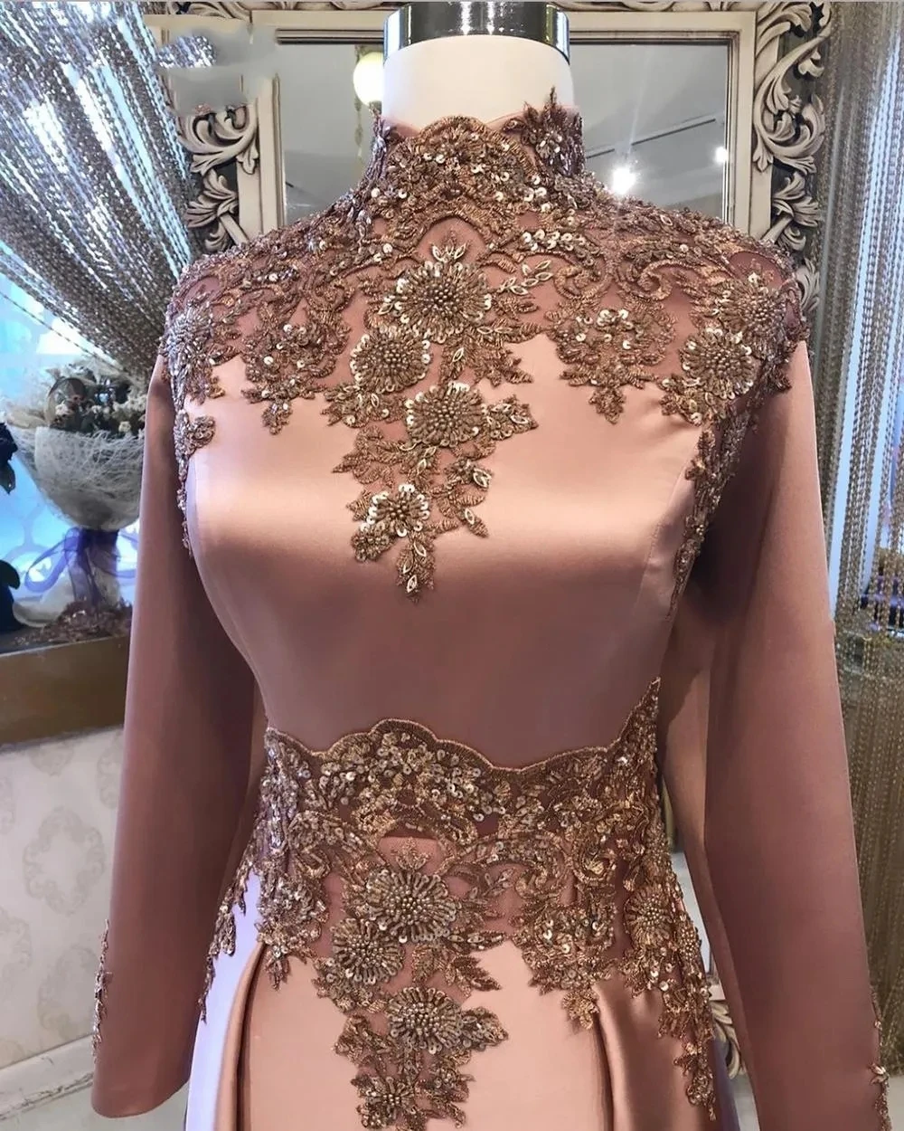 Elegan Dubai Arabic Muslim Long Sleeves Evening Dresses Beaded Lace Appliques Satin Formal Prom Dress Party Gowns Custom