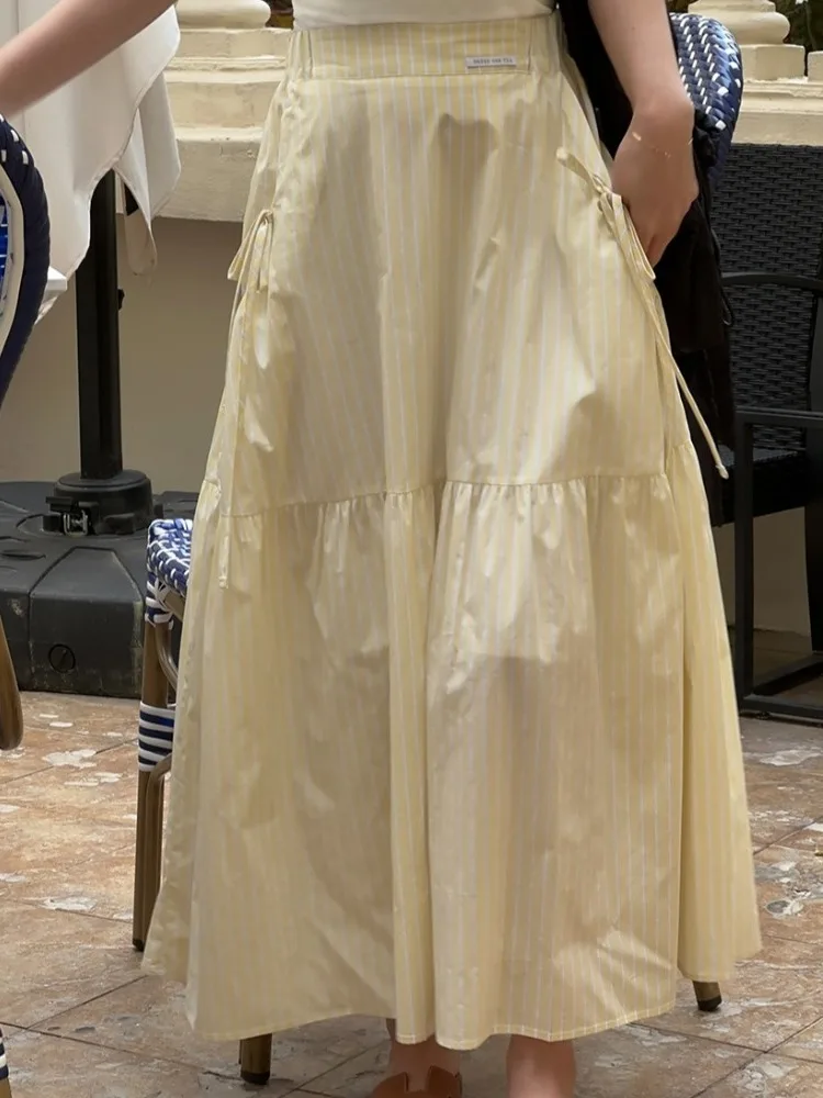 Letnia, elegancka spódnica maxi w paski z wysokim stanem, rozkloszowana, z dużymi kieszeniami, damska, w stylu vintage, do noszenia na co dzień.