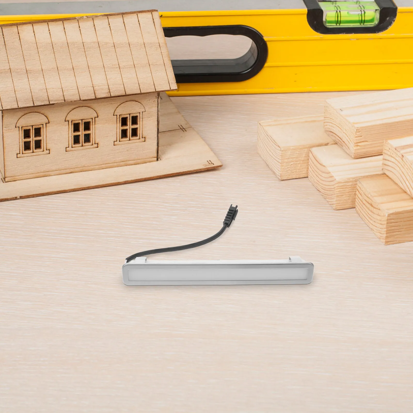 

Светодиодная лампа для вытяжки прямоугольной формы: яркая, эффективная, водонепроницаемая, для замены в современных кухонных вытяжках.