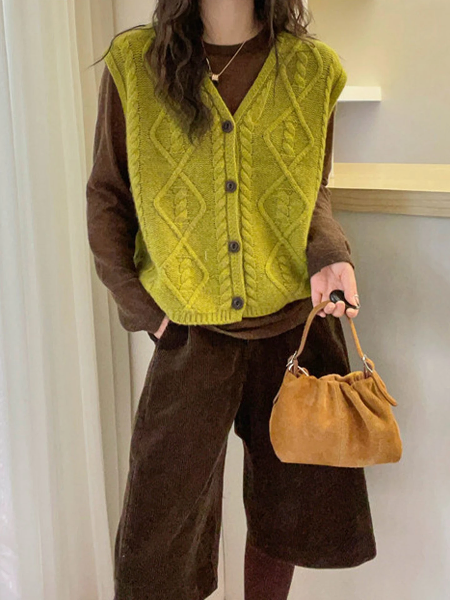 خريف 2025 سترة نسائية ماسية تصميم بسيط الطبقات لون نقي تريكو ملابس خارجية V-ne زر عادي رفيع #4