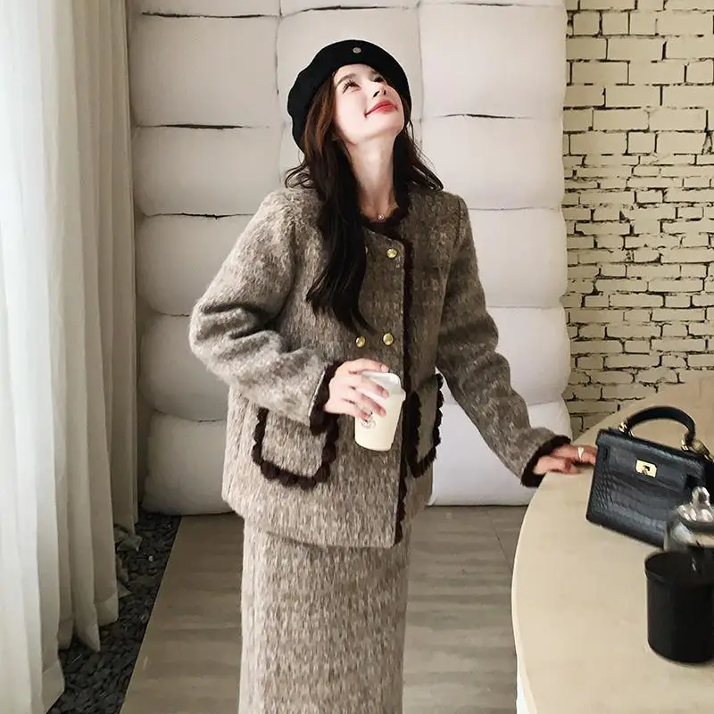 

French style retro two-piece set women's 2025 autumn and winter new down liner jacket+temperament half body skirt