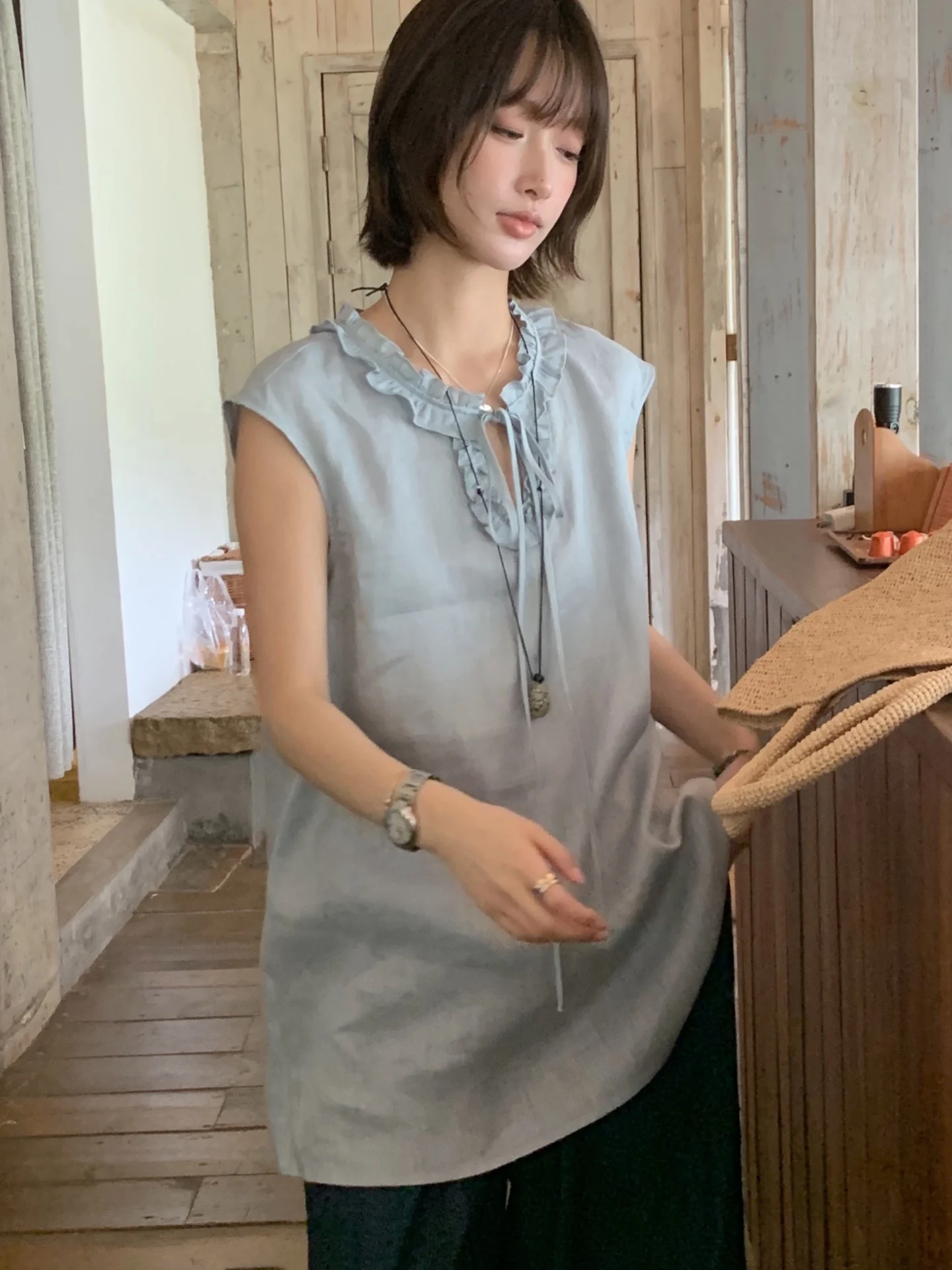 

Chic Gathered Wood Grain Ear Sleeveless Vest Top Women's Loose Straight Cut Age Reduction Medium Length Shirt Korean Style Co...