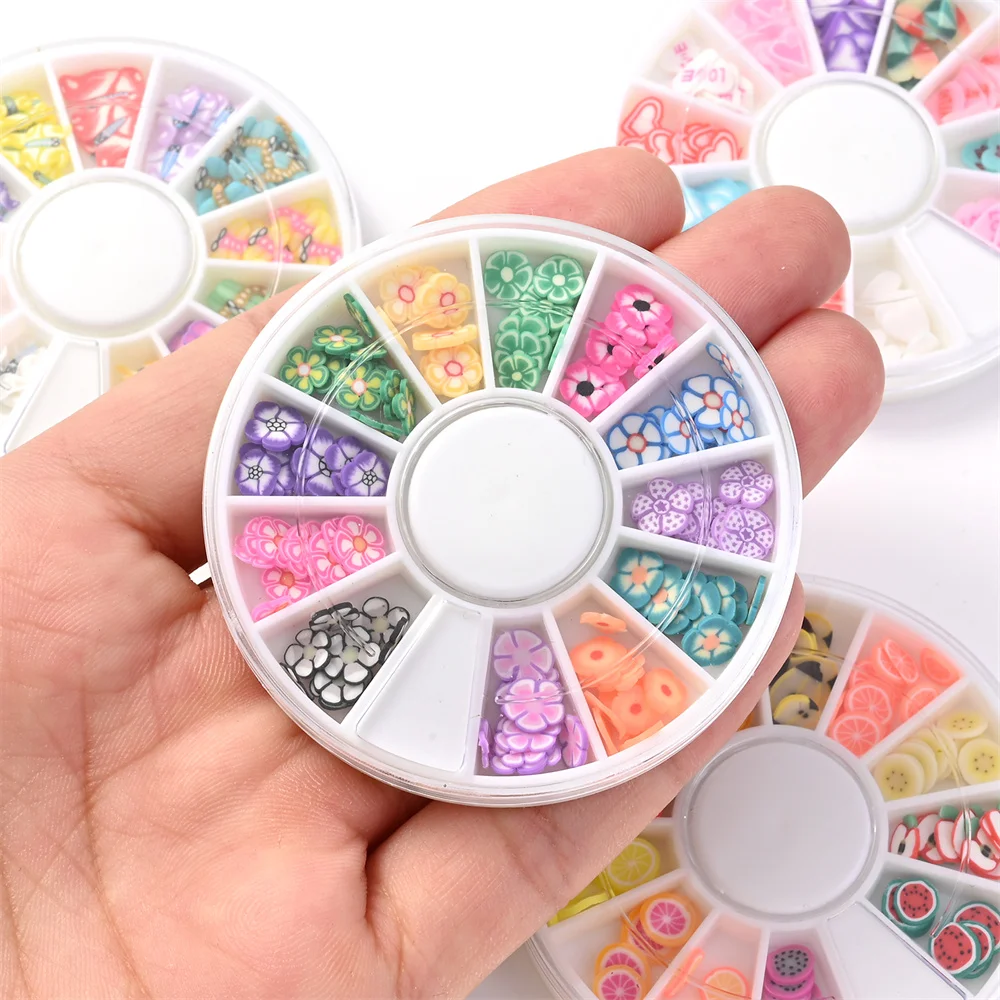 4 Boxen 5,8 mm gemischte Polymer-Clay-Scheiben-Set, niedliche Frucht-, Blumen- und Herz-Fruchtscheiben für 3D-Nagelkunst-Design, Bastel- und DIY-Zubehör – Detail 1