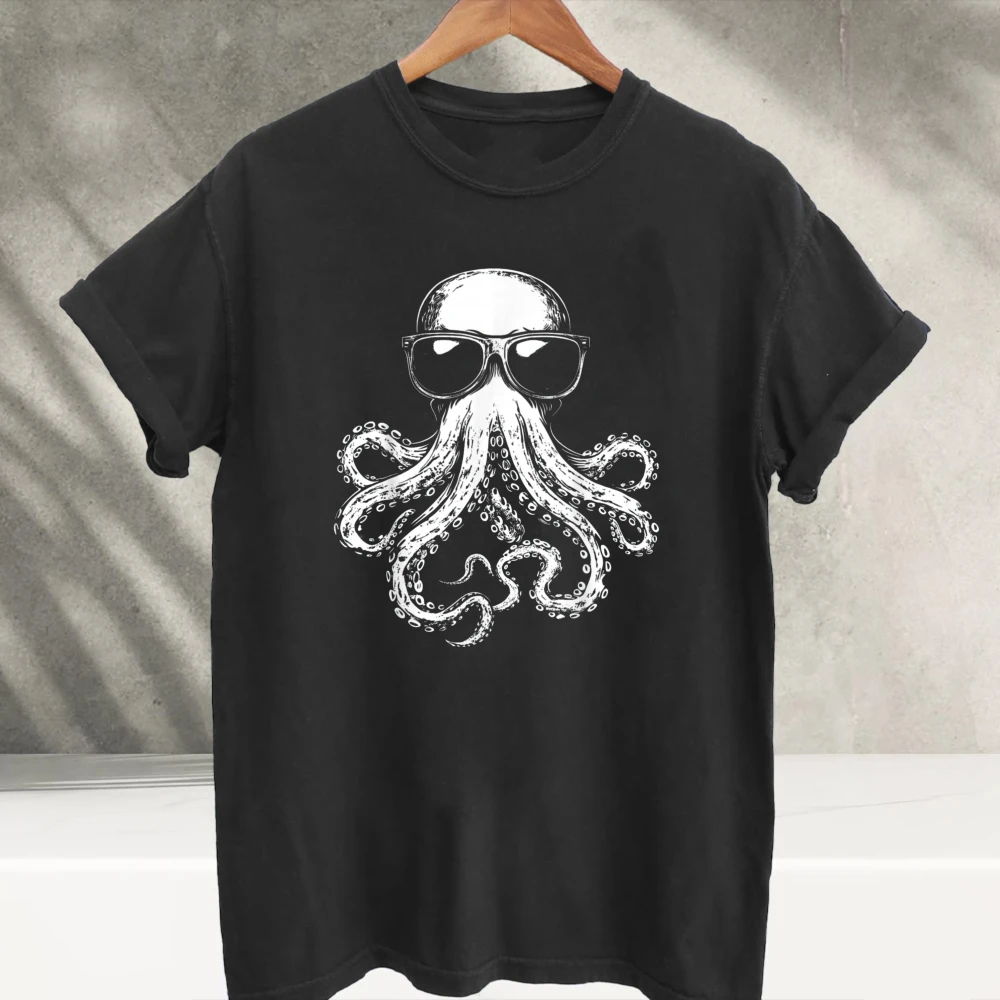 Cool Octopus Skull with Sunglasses Graphic T‑Shirt Men Women Crew Neck Retro Ocean Creature Skull Print Soft Cotton Casual Tops