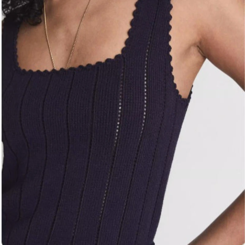 

Модный костюм с черным кружевным воротником, тонкий вязаный топ на подтяжках и брюки. Новинка 2023 года в подходящих комплектах.