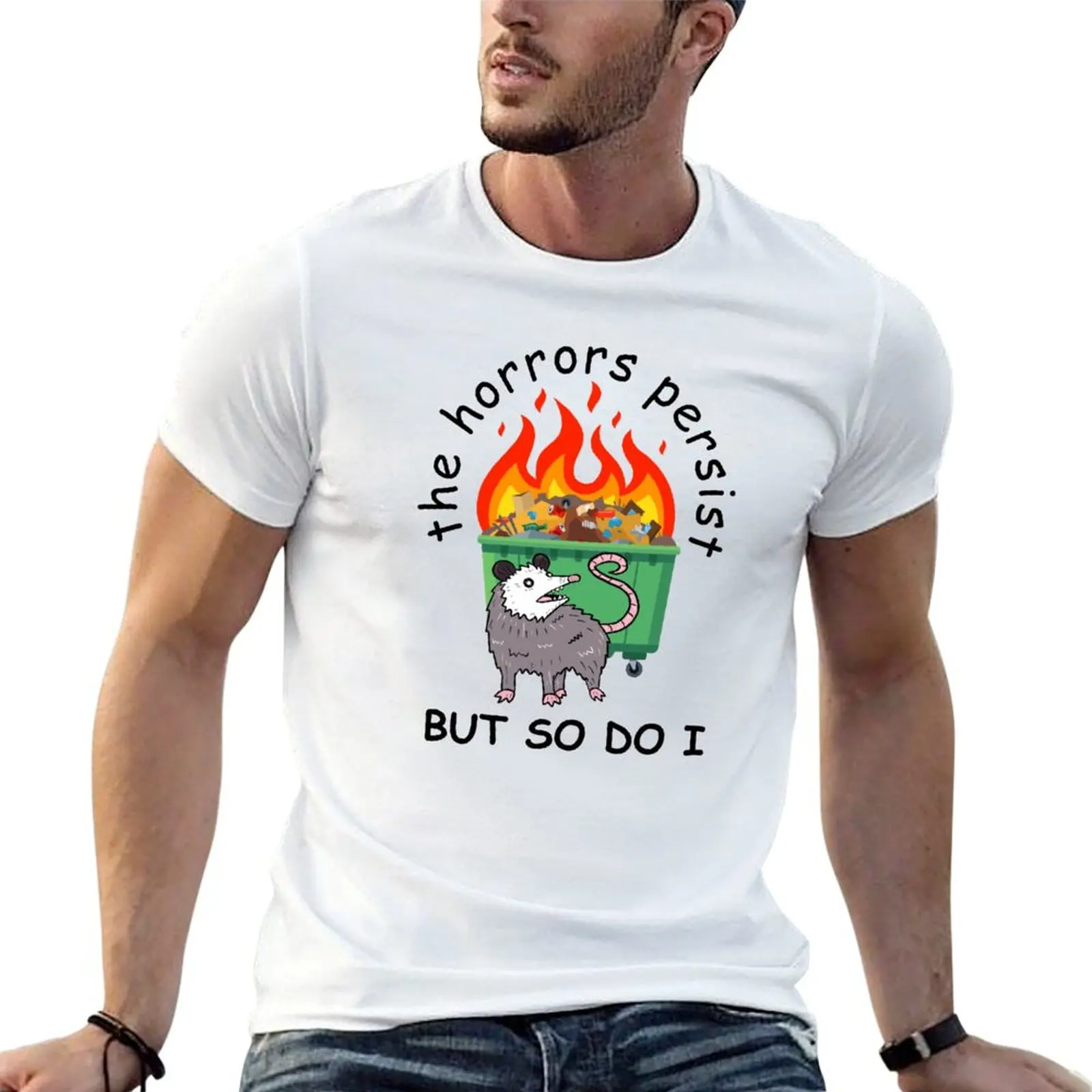 T-shirt « Opossum persistant devant une poubelle en flamme » pour homme, t-shirt de créateur, t-shirt uni pour homme