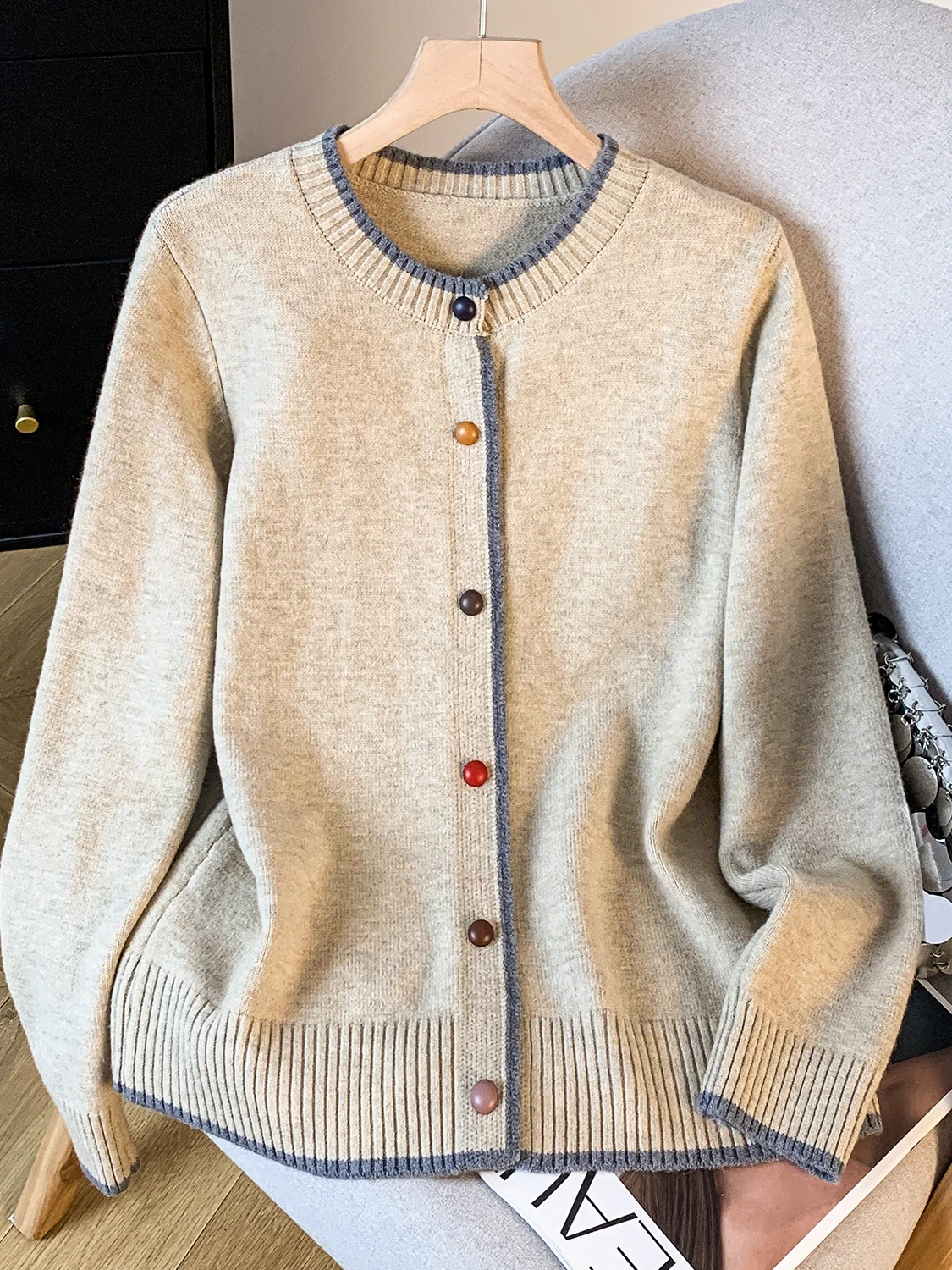 เสื้อสเวตเตอร์ถักสไตล์เกาหลีสำหรับผู้หญิง ฤดูใบไม้ร่วง ฤดูหนาว ทรงหลวม ช่วยให้ดูผอม อบอุ่น ผ้าฝ้าย 70% อื่นๆ 30% ติดกระดุม ลำลอง สวมทับเสื้อ