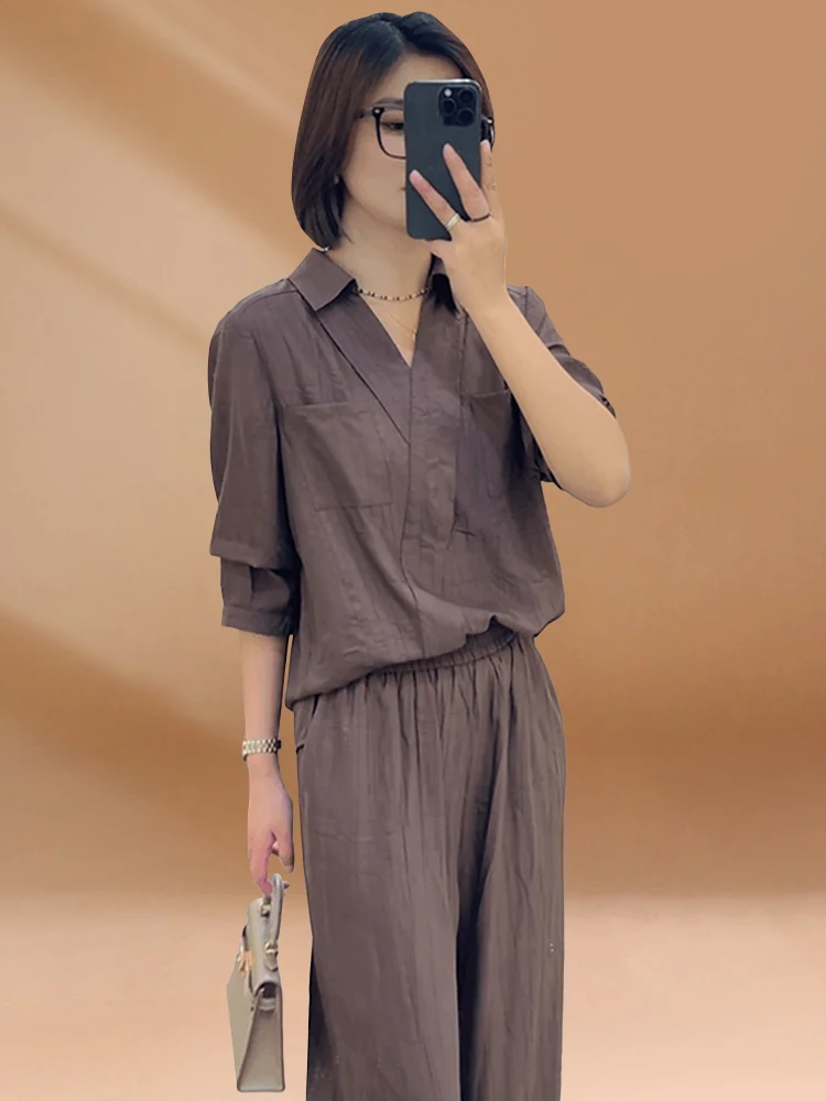 

Caramel V-neck Shirt Women's Summer New Luxury Simple Design Sense Top Bottom Set Elegant Atmosphere Fashionable Women's Suit