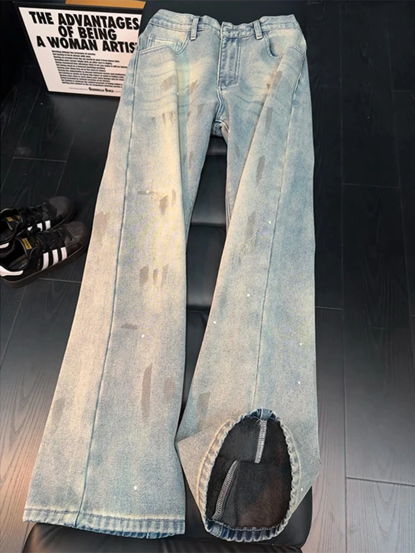 

Men's Fleece Lined Slim Fit Thickened American Style Graffiti Spray Denim Jeans High Waist Straight Leg Micro Flared Pants