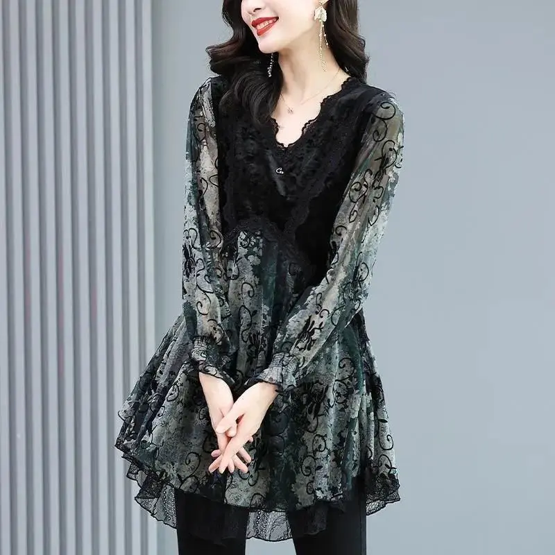 V-neck Lace Chiffon Shirts Women's Spring Autumn New Fashion Temperament Velvet Splice T-shirts Loose Size Retro Print Top