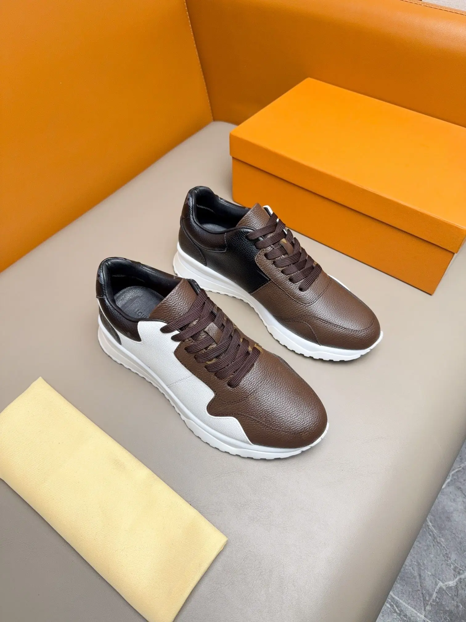 Unisex Brown White Retro Sneakers Grain Leather Splicing Low Top Thick Sole Lace Up Height Increasing Non Slip Daily Walking Casual Shoes
