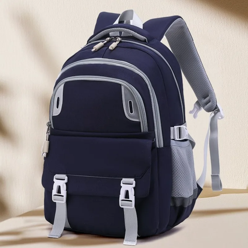 

Large-capacity commuter backpack, water-resistant and wear-resistant, schoolbag for travel, breathable and casual backpack