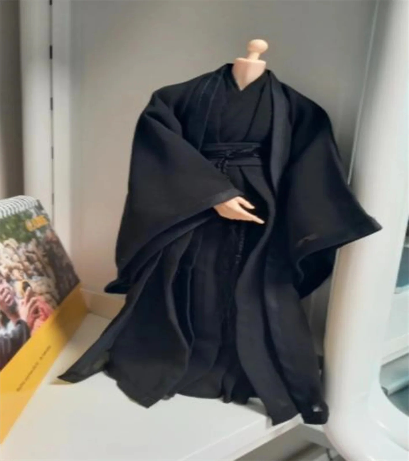 

Ancient man robe 1/6 Male Black Long coat Classical Hanfu Hanfu Costume CLothes Dress for 12inch Action Figure Model Toy