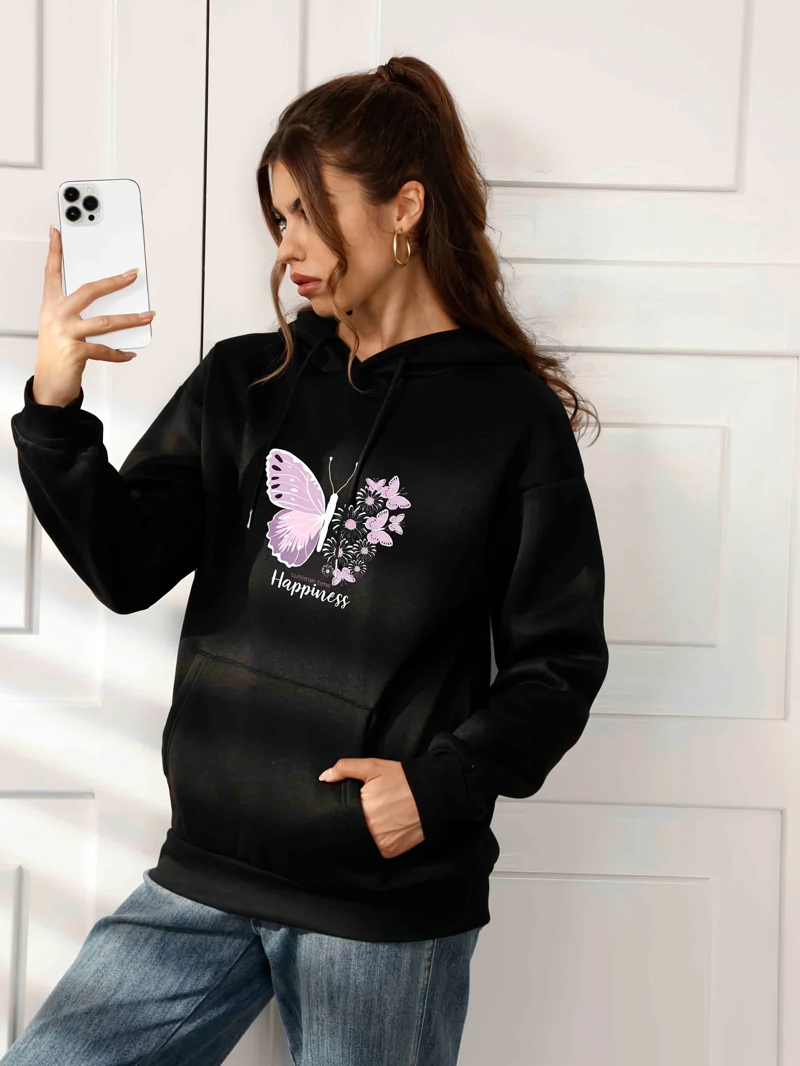 

Модная повседневная толстовка с принтом бабочки, цветов и букв, свободные пуловеры с длинными рукавами и карманами-кенгуру на шнурке, толстовки