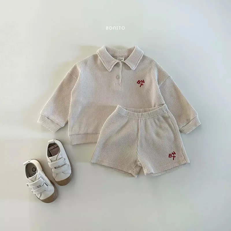 Primavera nuovo bambino vestiti a maniche lunghe Set neonata moda lettera stampa risvolto camicie + pantaloncini 2 pezzi vestito ragazzi Waffler abiti