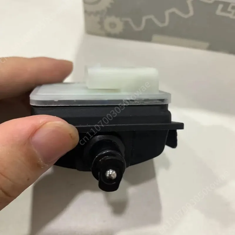 

OEM A0008202205 New Fuel Flap Locking Motor for Mercedes Benz W167 W223 X254 W206 W243 C E S GLC GLE OEM A0008206112