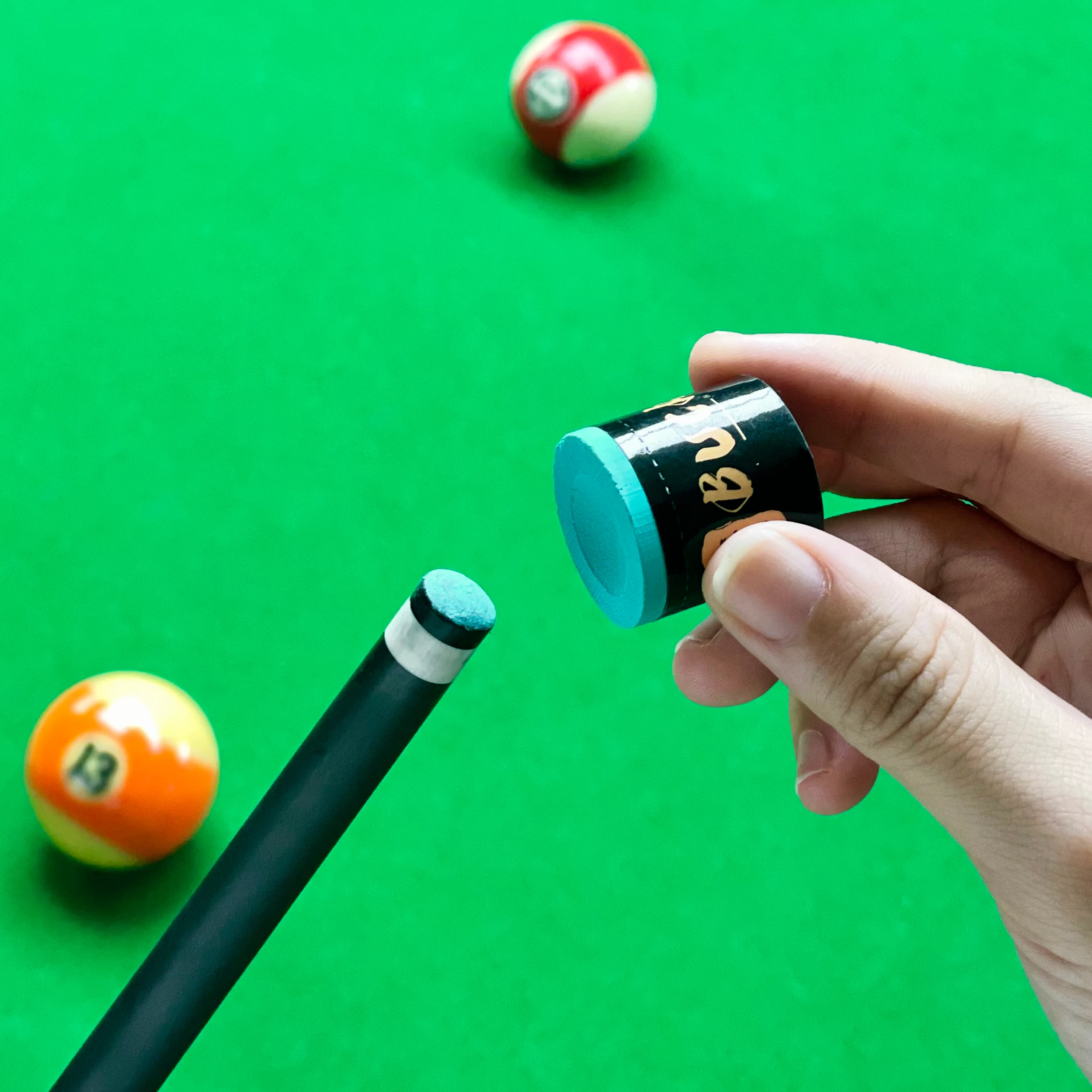 2PCS Professional Billiard Chalk Set No-Slip Cue Chalk Low Dust Billiard Powder for Snooker 8-Ball Pool - Essential