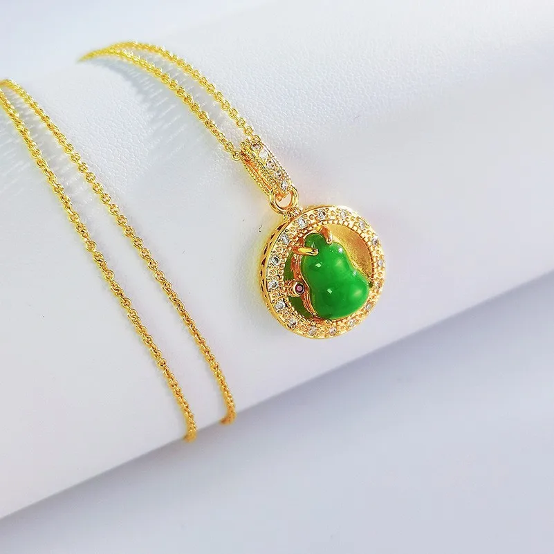 

New Chinese Style Pure Natural Chalcedony Natural Jade Gourd Pendant Necklace, Feminine and Fashionable Collarbone Chain