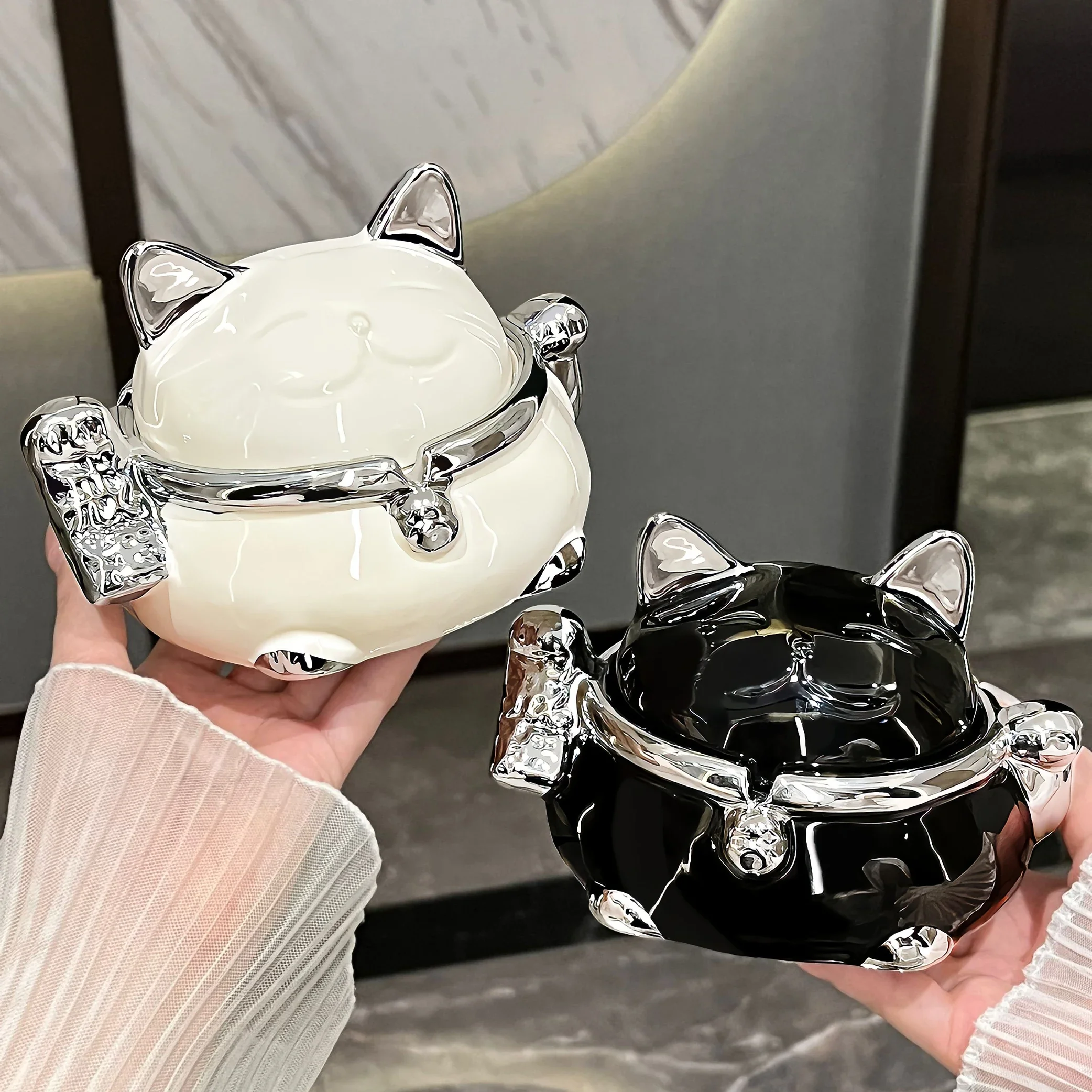 Light luxury fortune cat ashtray with cover fly ash creative personality living room home office ashtray advanced sense