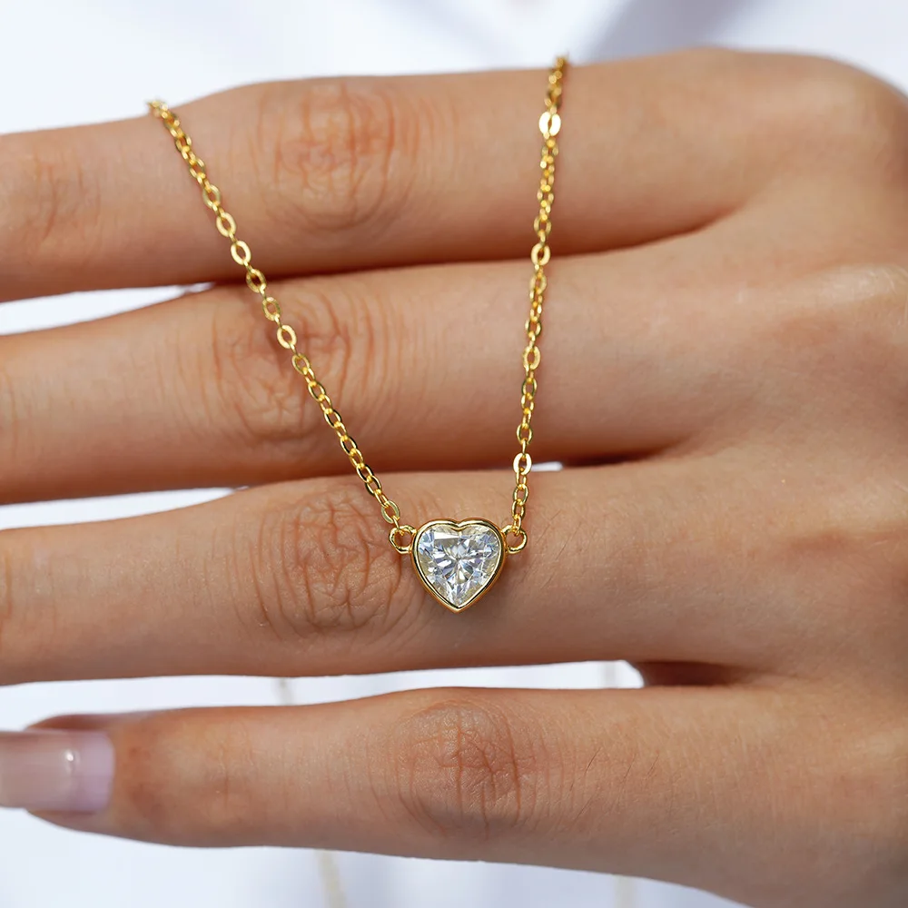 18K Gold Pendant 1-carat Moissanite Necklace for Women, Fashionable Heart-shaped Bubble High-end Platinum PT950 Collarbone Chain