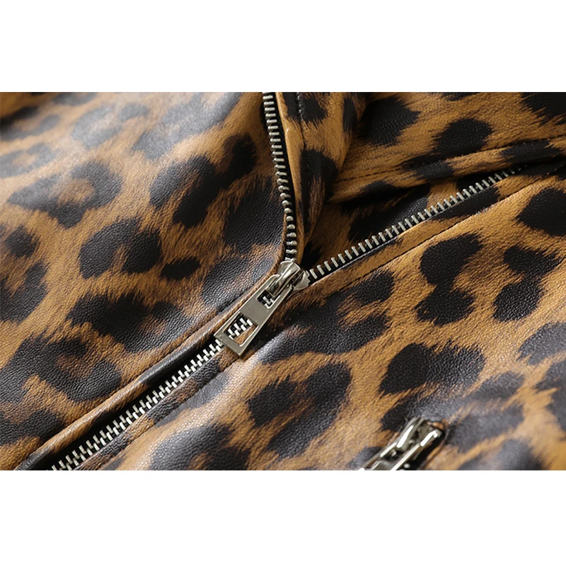 Giacche patchwork con stampa leopardata da donna in vera pelle al 100% Top 2025 Nuove giacche da moto in pelle di pecora slim fit con cerniera corta con risvolto