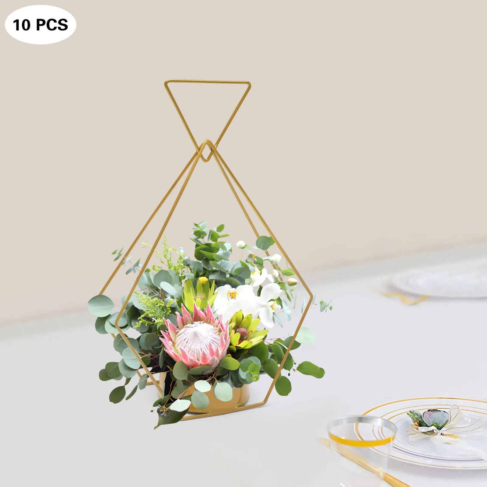 

10 Pcs Golden Flower Stand Iron Diamond Shape Modern Style Plastic Spraying Free Standing Suspension for Wedding Decoration