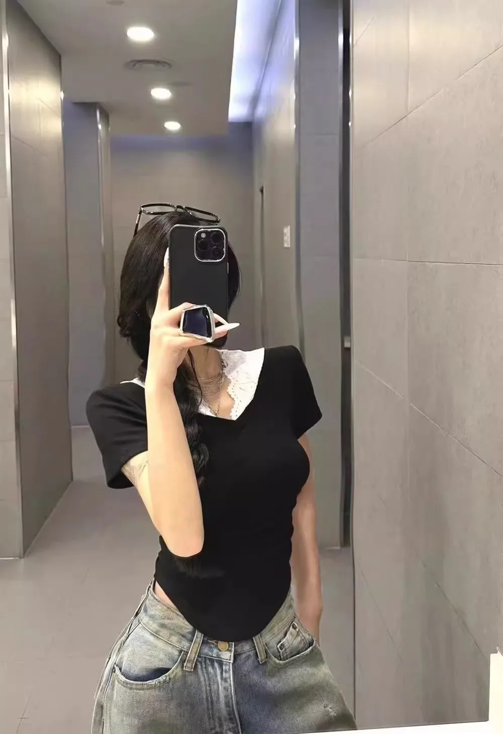 

2025 New Niche Designer Sweet And Cool Style Slimming Lace Hat V-Neck Short Sleeved T-Shirt Base Shirt For Women