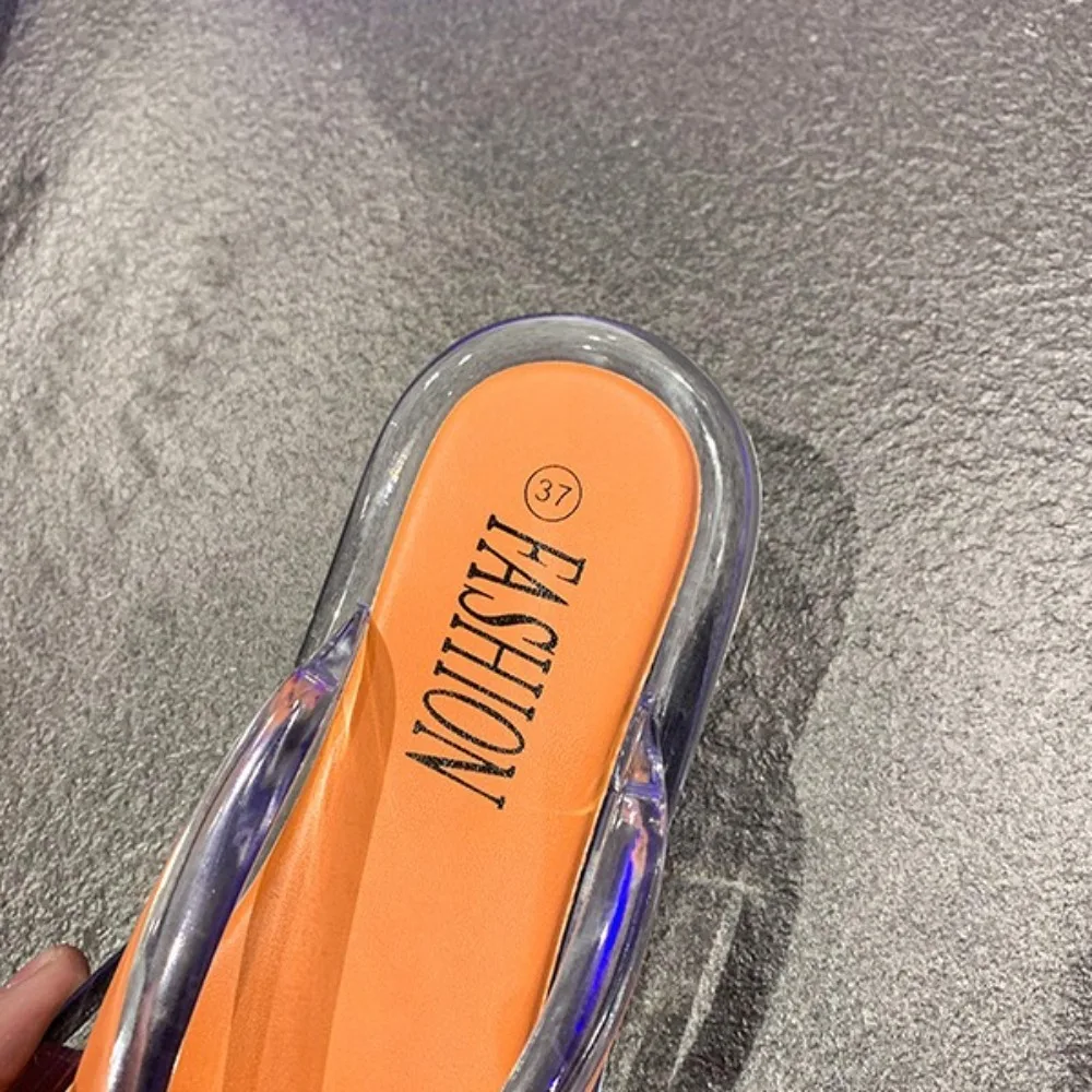 شباشب شفافة عصرية مضادة للانزلاق من مادة PVC أحذية مسطحة للشاطئ ملابس خارجية صنادل نسائية