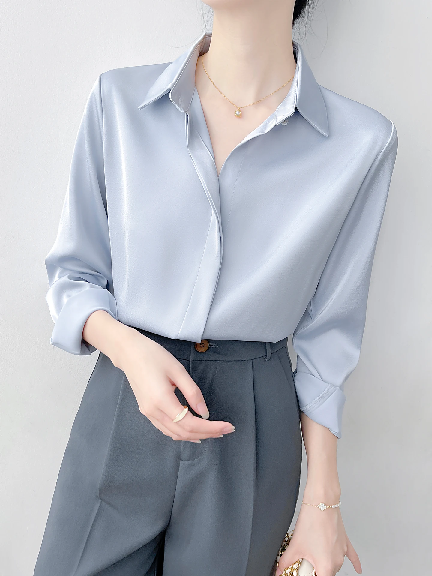 

Синяя шелковая блузка с длинным рукавом для женщин, с элегантным воротником, из струящегося атласа, для офиса, в корейском стиле, прямого кроя, из полиэфирного волокна