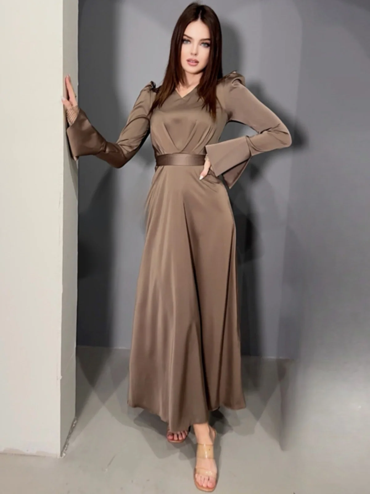 تنورة Ele V-Ne Long Sve من الساتان المتوهج للتخسيس والخصر Dr موسم الربيع على شكل حرف A مصنوعة من مادة البوليستر ذات ملمس ممتاز