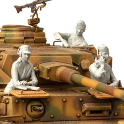 1/35 Resin Model Kit figure GK Soldier, Female Tank Crew, Military theme of World War II, Unassembled and unpainted kit