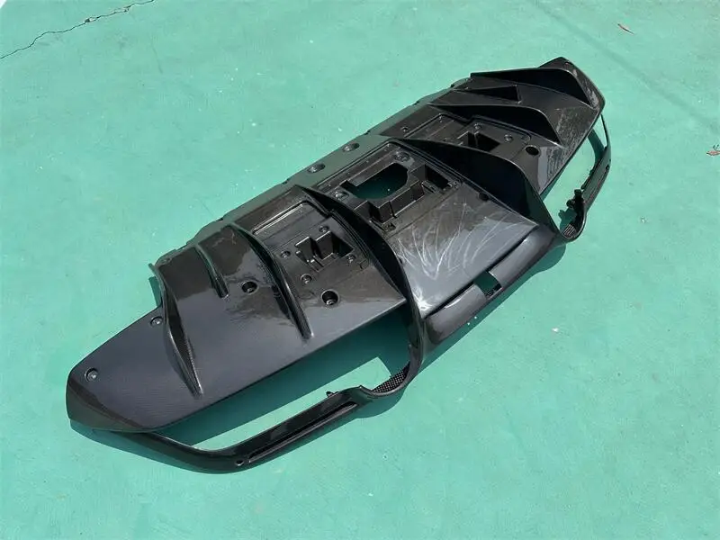 المصد الخلفي من ألياف الكربون F8 مناسب لموزع ألياف الكربون طراز فيراري F8 OEM #2