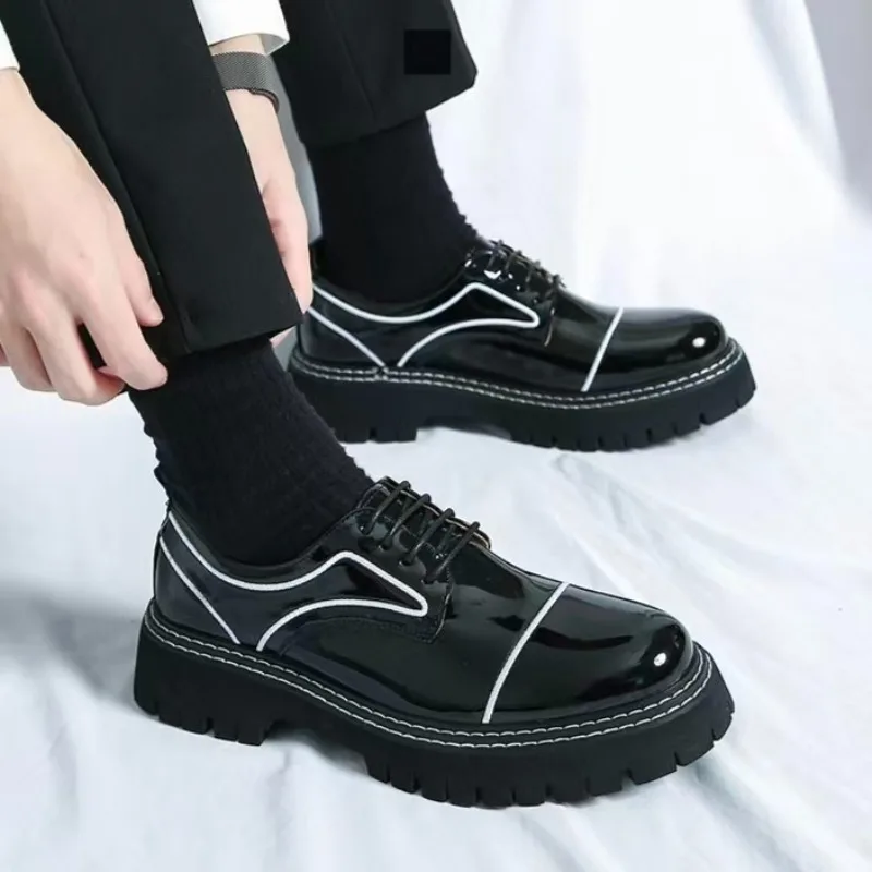 

2026, новая модная универсальная мужская обувь, удлиняющая обувь, весенняя повседневная деловая обувь на плоской подошве в британском стиле, повседневная удобная обувь