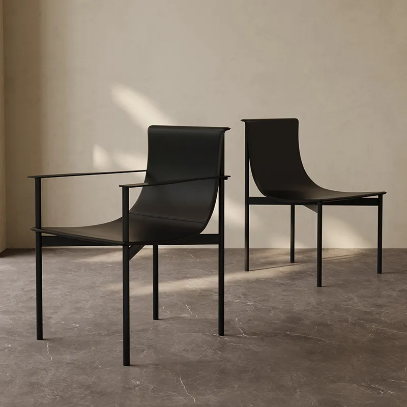 Chaise italienne moderne, style industriel simple, chaise de salle à manger en cuir de selle pour la maison, design haut de gamme, chaises de négociation et de table de réunion