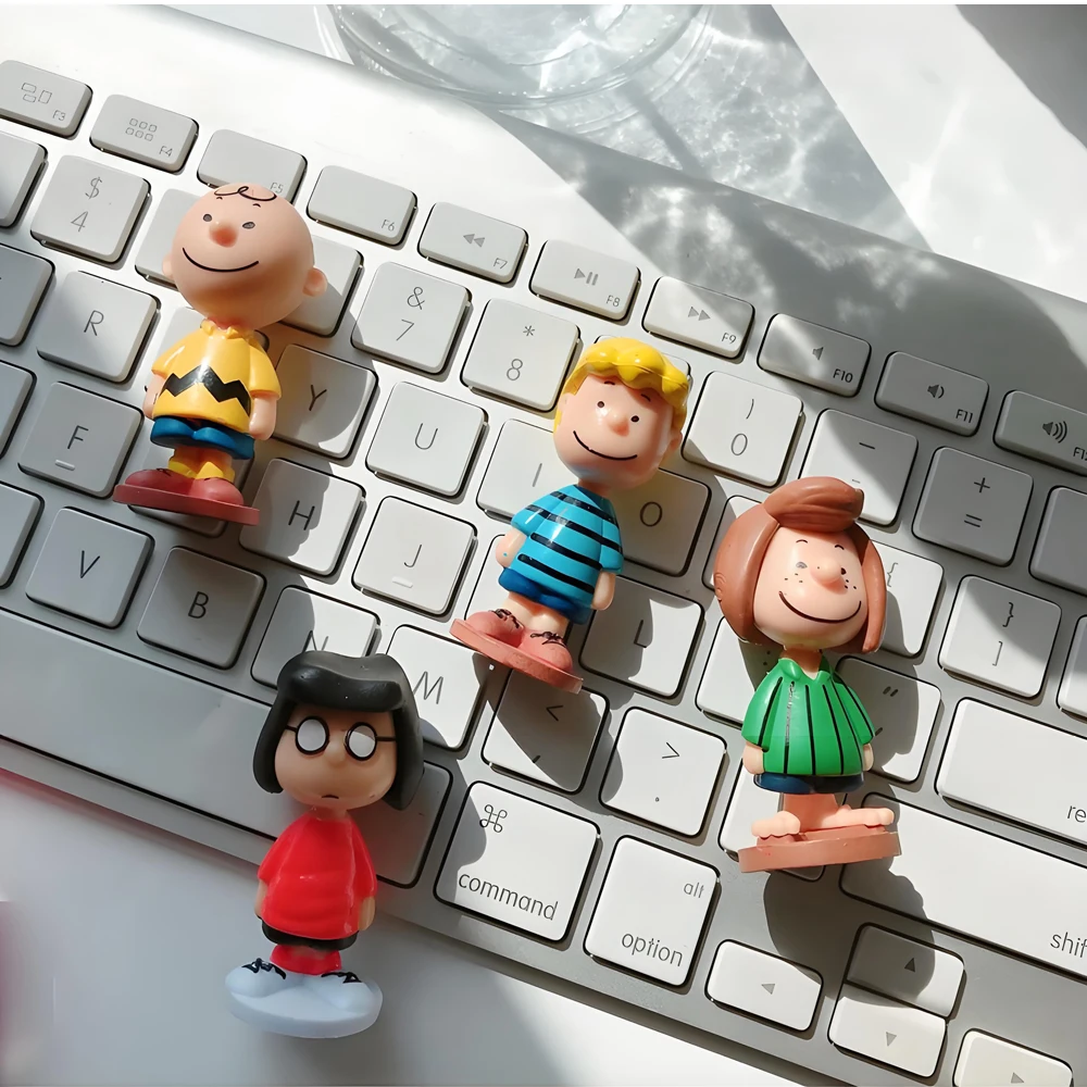 12 pz Cartoon Arachidi Snoopy Charlie Sally Woodstock Kawaii Anime Mini Figura Modello Giocattoli Torta Decorazione Collezione Regalo