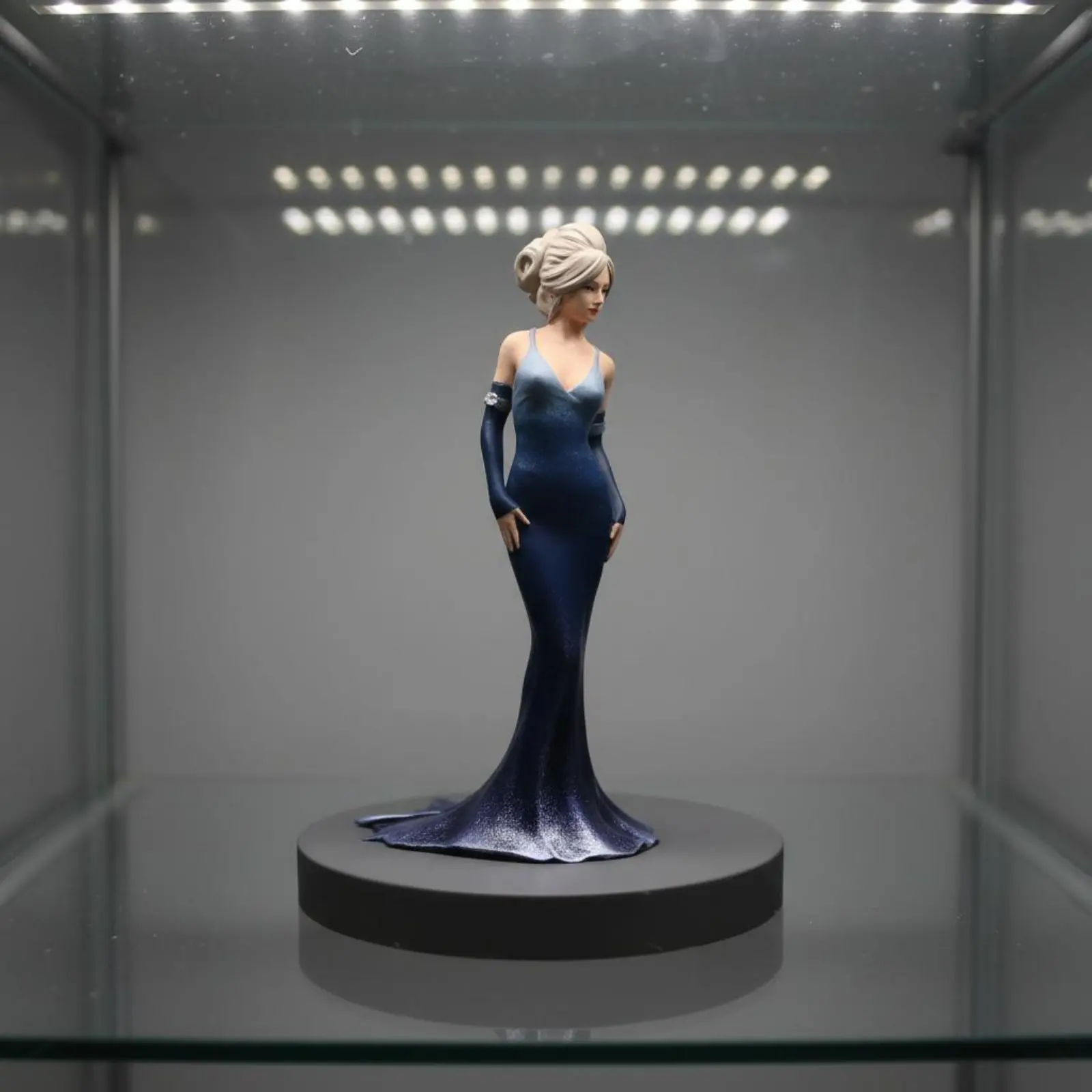 1/18 Scale Figurine High Intricacy Evening Dress Figurine Elegant Gown Statue Collectible Miniature Decor Miniature Scene