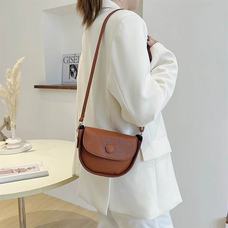 White Pu Leather Saddle Armpit Bags for Women 2024 Korean Trendy Shoulder Crossbody Bag Ladies Vintage Underarm Handbags Purses